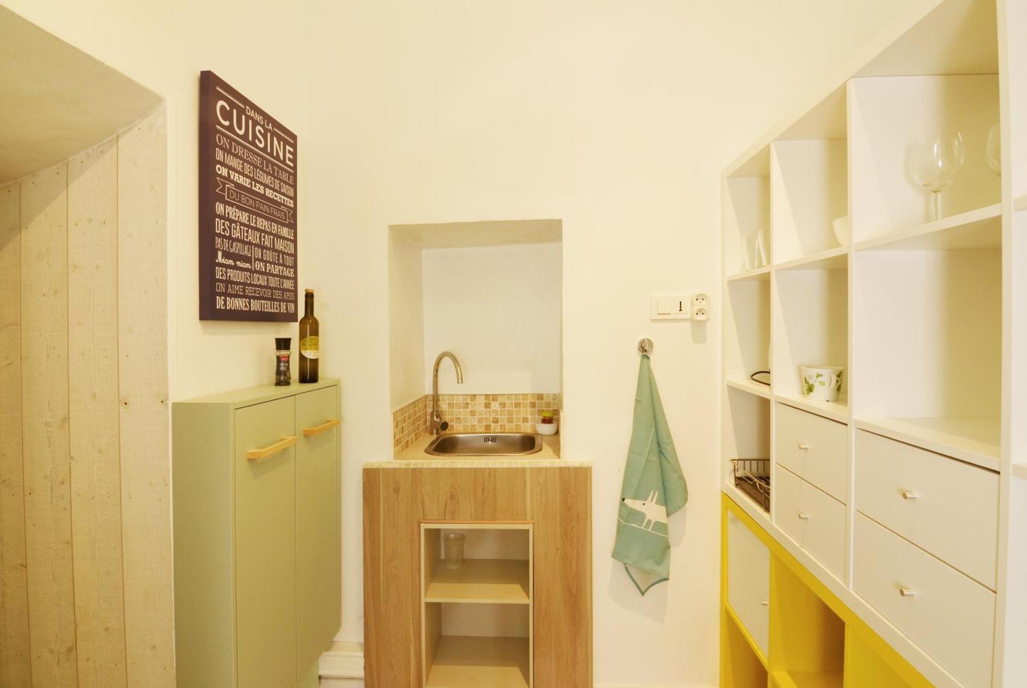 Clementine - Joli Studio Prive Avec Clim Calme A 70 M Du Centre Village De Lauris Exterior photo